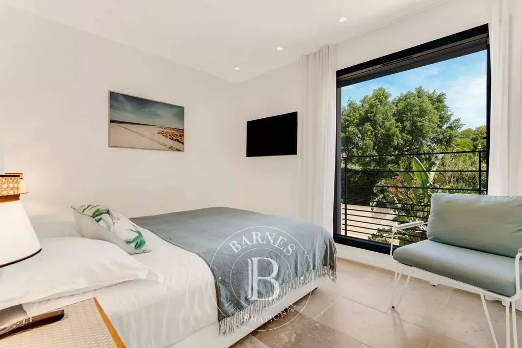 Bedrooms - Luxury Villa with Pool in Saint-Tropez