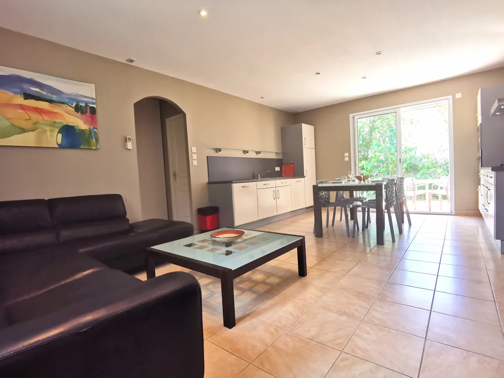 Séjour - Propriété avec 4 Gîtes et Piscine à Béziers