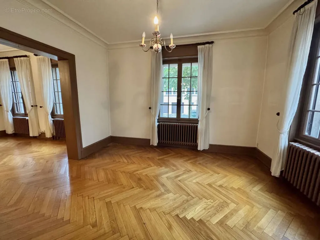 Elutuba - Four-Storey House with Terrace in Central Location