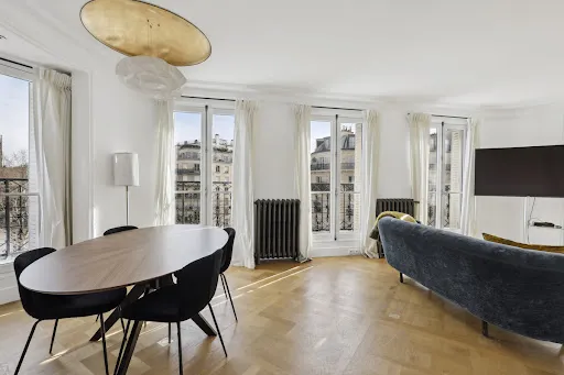 Séjour - Appartement de Luxe avec Balcons Filants à Paris 7ᵉ