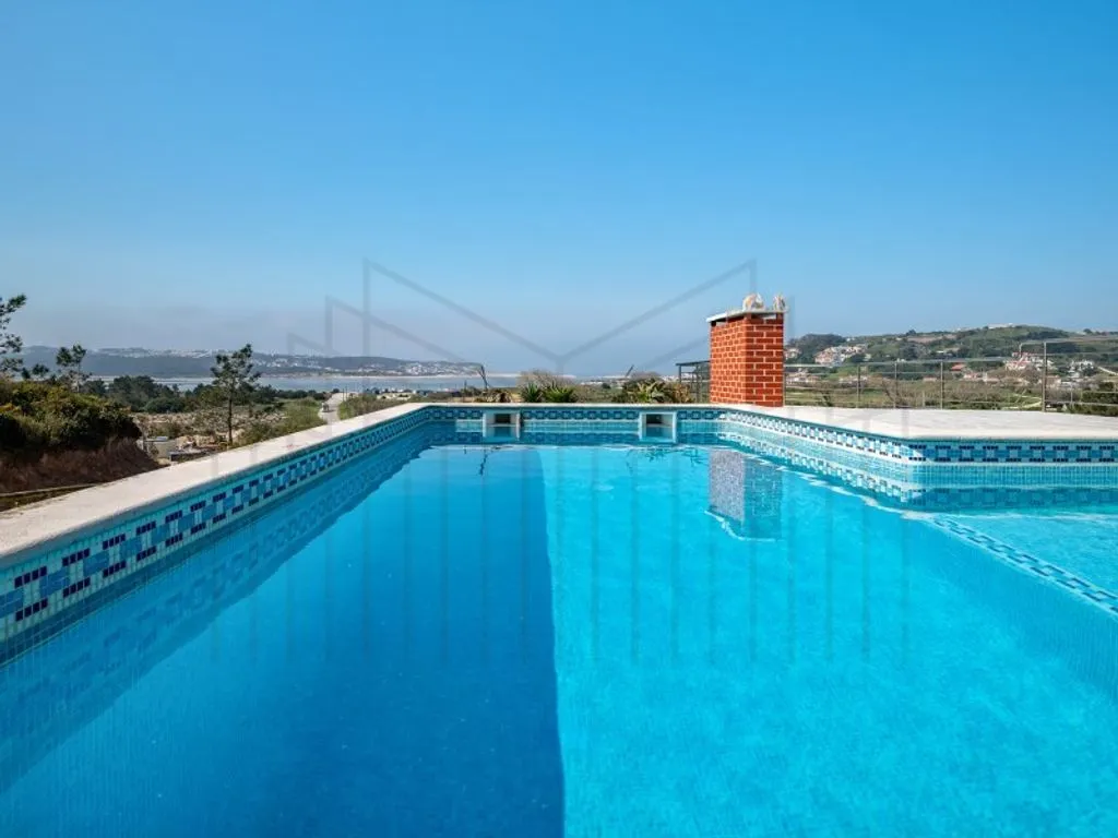Piscine - Luxury Villa with Ocean Views in Caldas da Rainha
