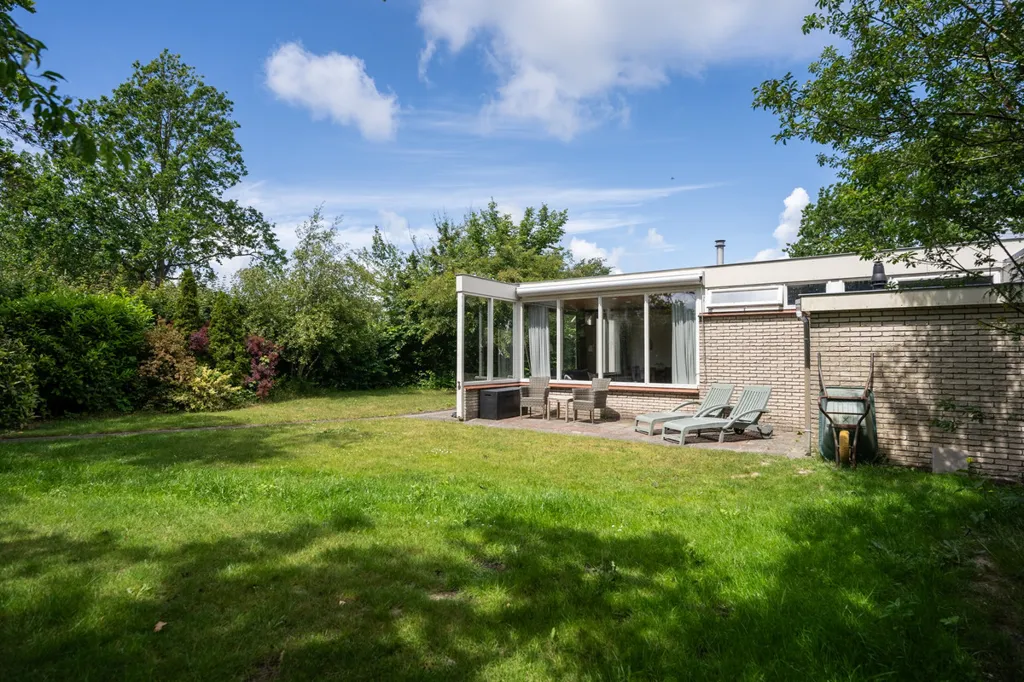 Giardino - Gabled Bungalow with Garden in De Koog
