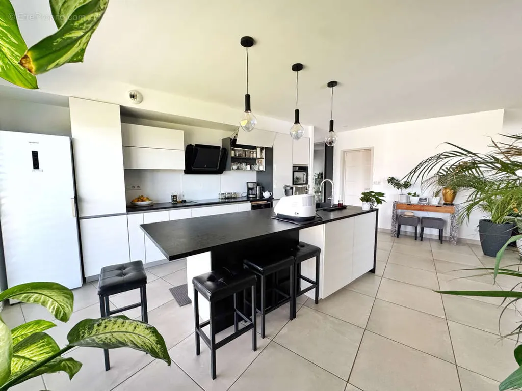 Cucina - Contemporary House with Pool in Saint-Joseph