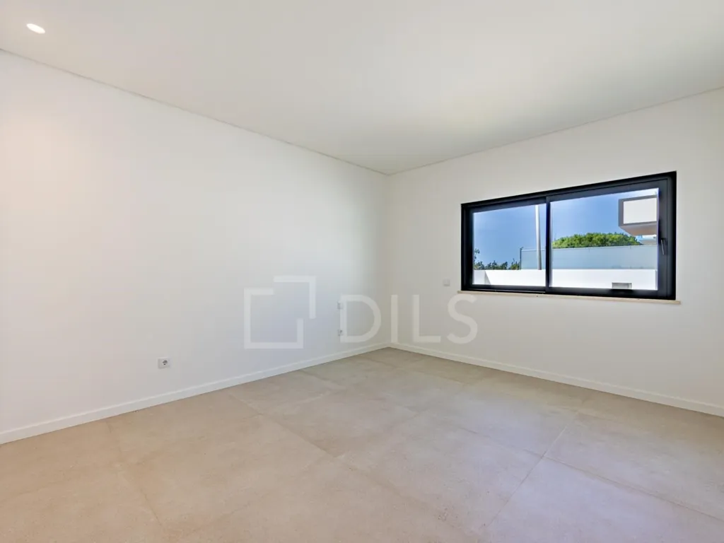 Pièces - Semi-Detached House with Pool in Olhão