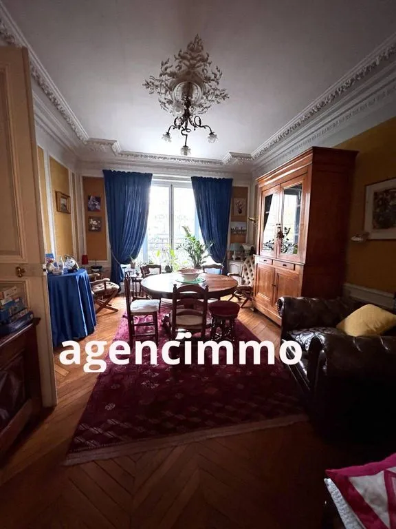 Soggiorno - Haussmannian Flat in Canal Saint Martin, Paris