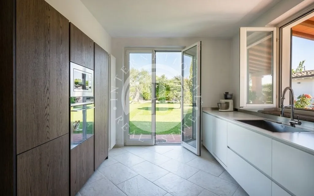 Cuisine - Luxury Villa with Pool in Pietrasanta, Tuscany