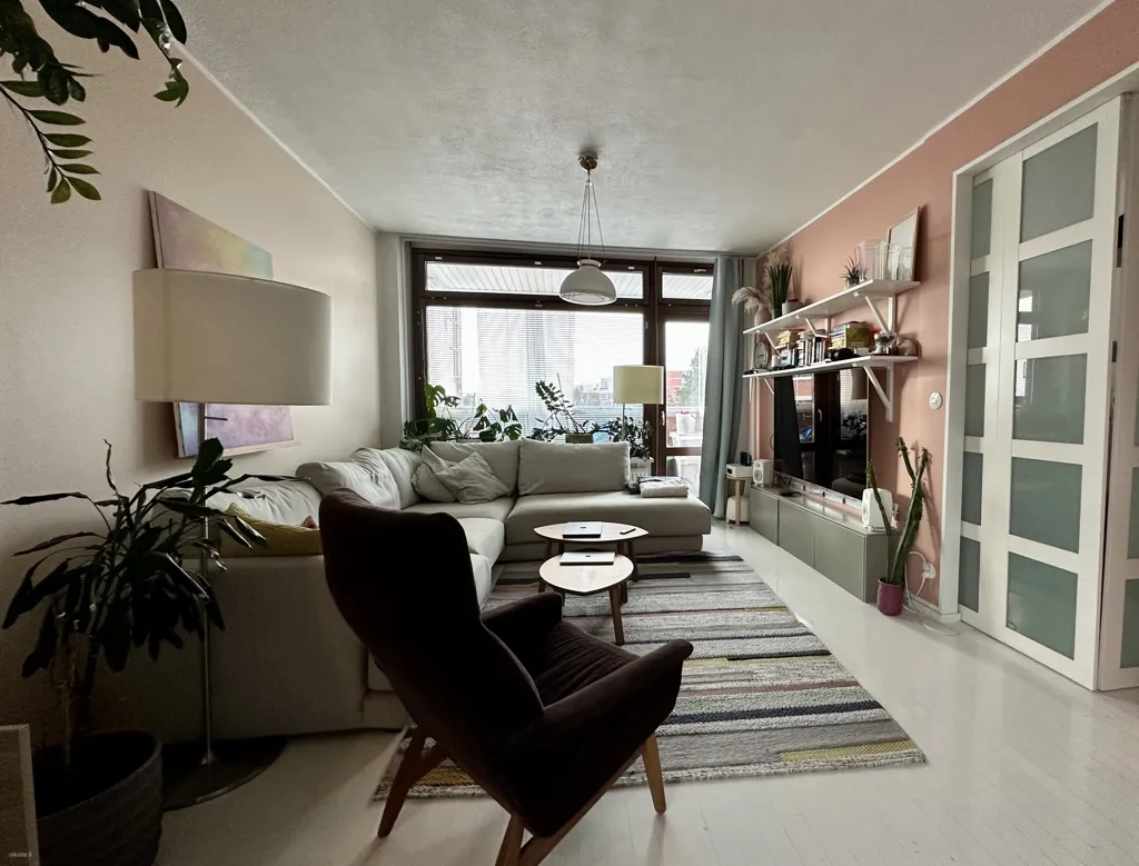 Elutuba - Bright Apartment with Balcony in Espoo