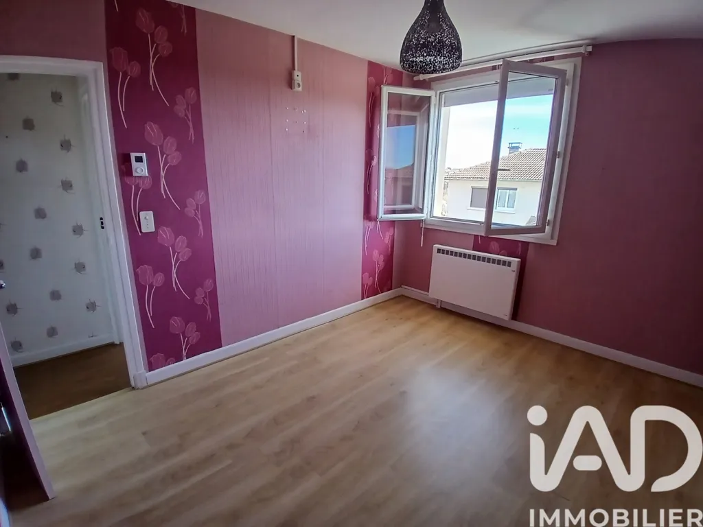 Chambres - Maison Familiale avec Terrasse à Pleaux