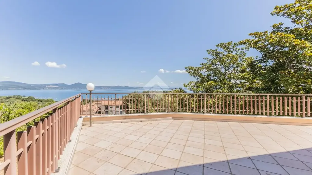 Terrace - Villa with Lake View in Bracciano