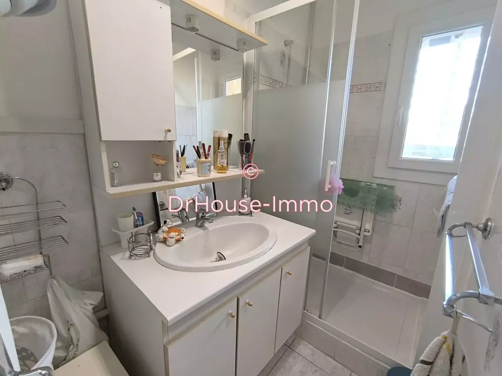 Vannitoad - Spacious Flat with Garage in Aubagne