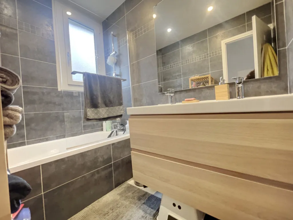 Salles de bain - Appartement T5 avec Parking dans le Centre-Ville