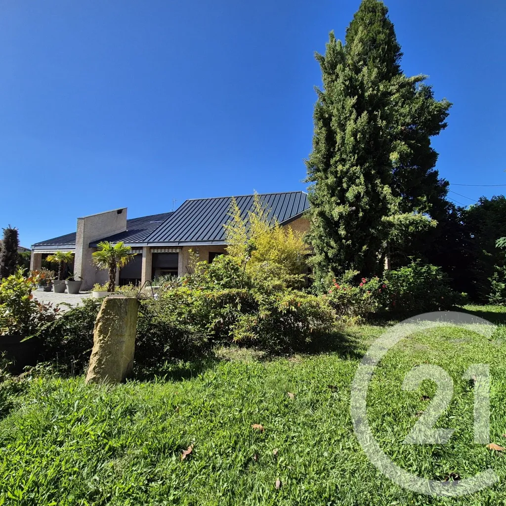 Aed - Architectural House with Garden in Roanne