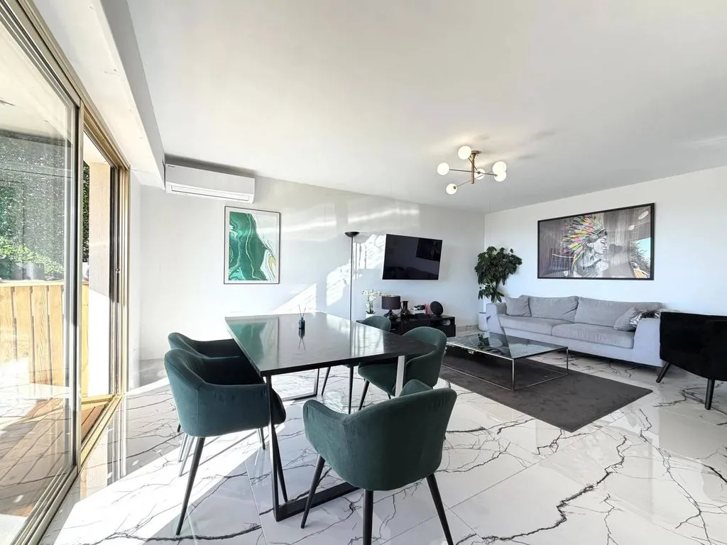 Séjour - Appartement Luxueux avec Vue Mer à Nice