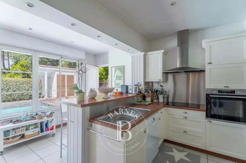 Kitchen - Forest-Edge House with Pool near Arcachon