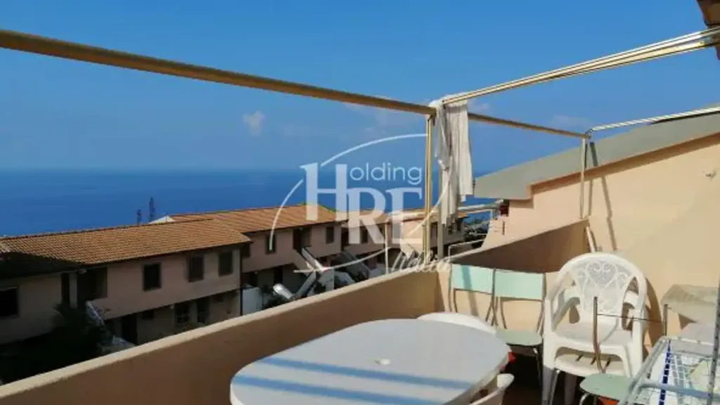 Balcon - Two-Unit Apartment with Panoramic Terrace in Acquappesa