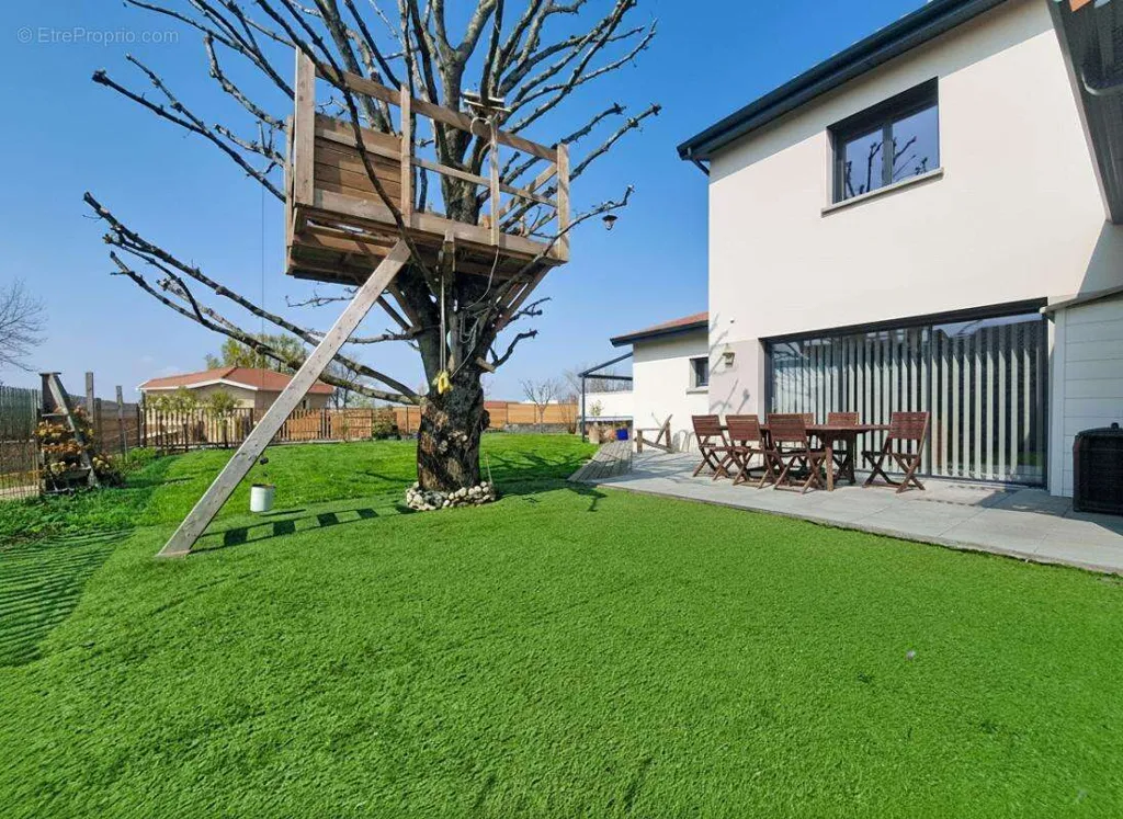 Jardin - Maison contemporaine avec piscine à Mions