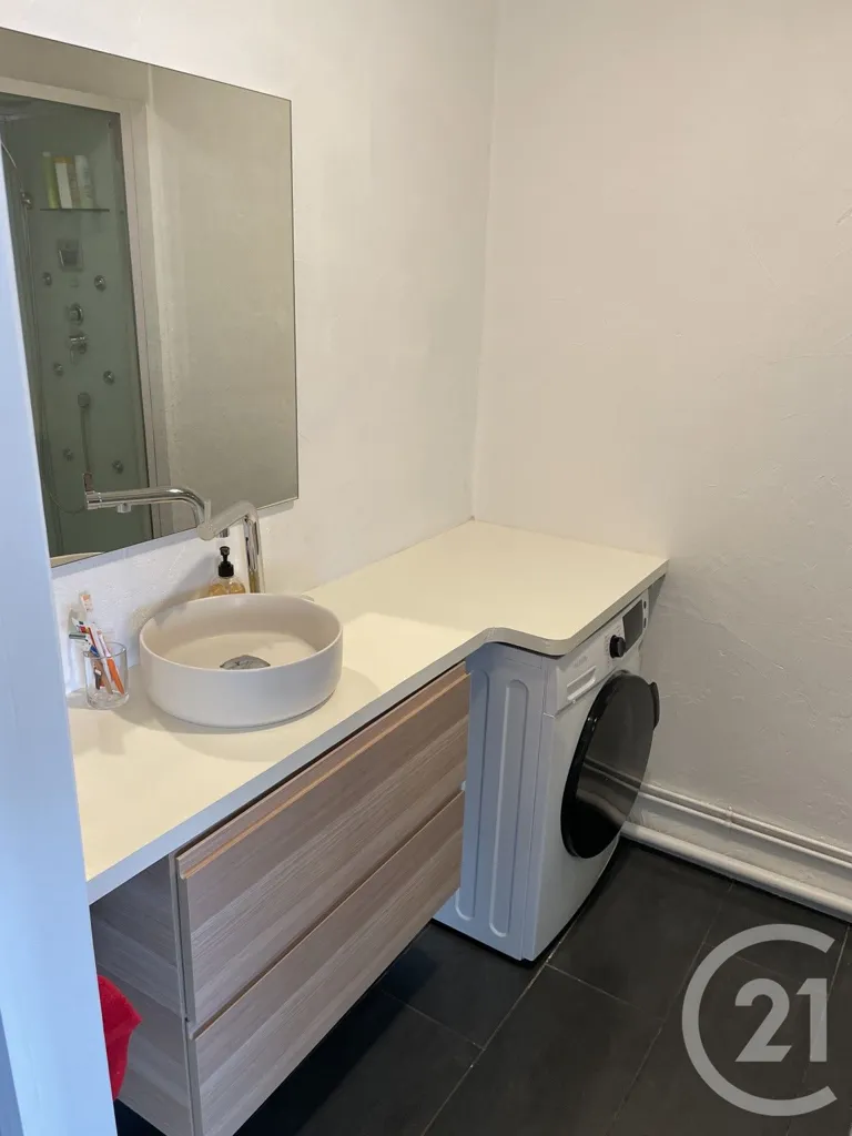 Salles de bain - Appartement 2 Pièces avec Balcon à Les Ulis