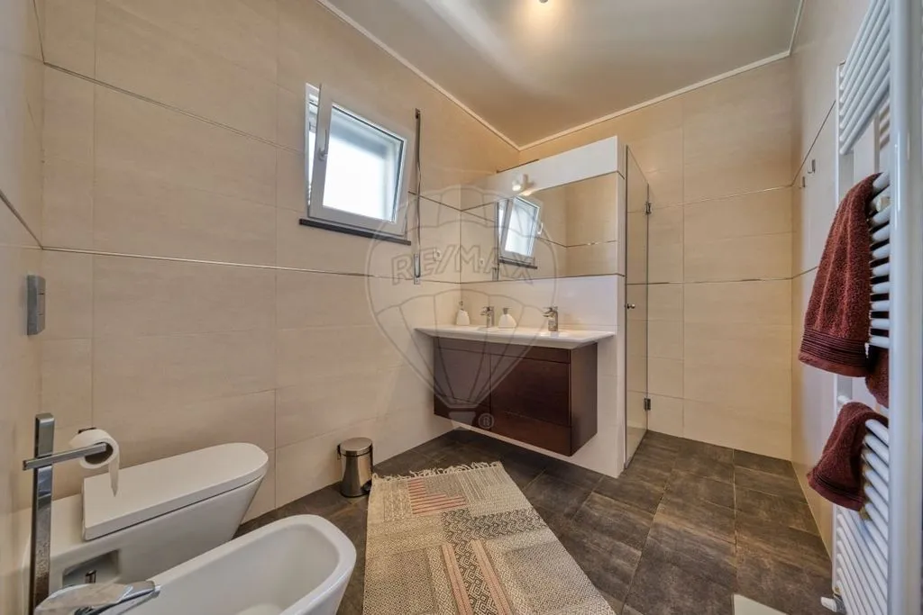 Vannitoad - Luxury Villa with Extensive Land in Torres Novas