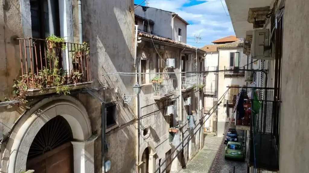 Balcon - Restored Apartment with Balcony in Cosenza