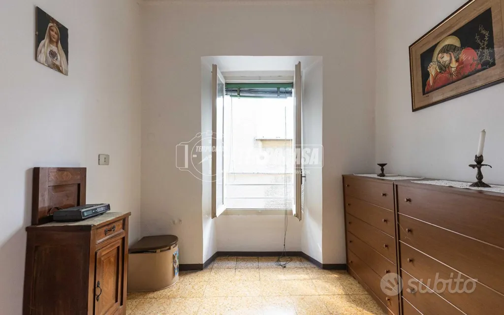 Bureau - Duplex with Commercial Space in Oggiono