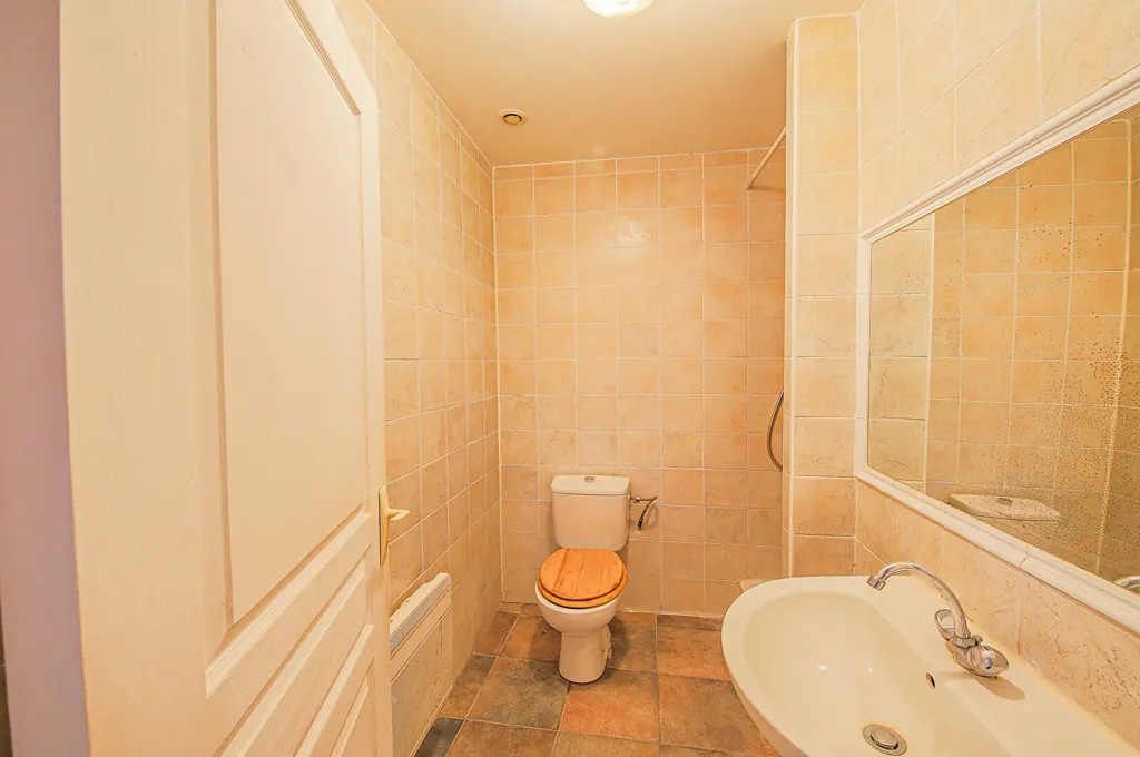 Vannitoad - 2-Bedroom Apartment in Bastia Citadel