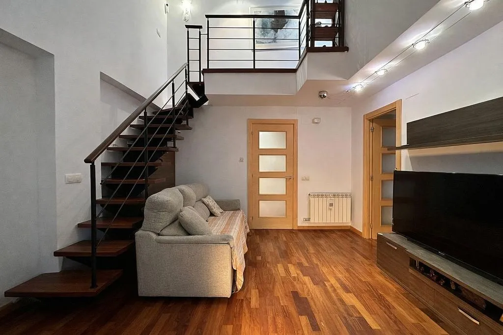Elutuba - Duplex with Terrace in Santpedor Centre