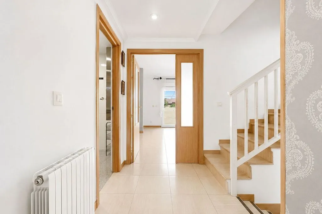 Esik - Terraced House with Pool in Rivas Centre
