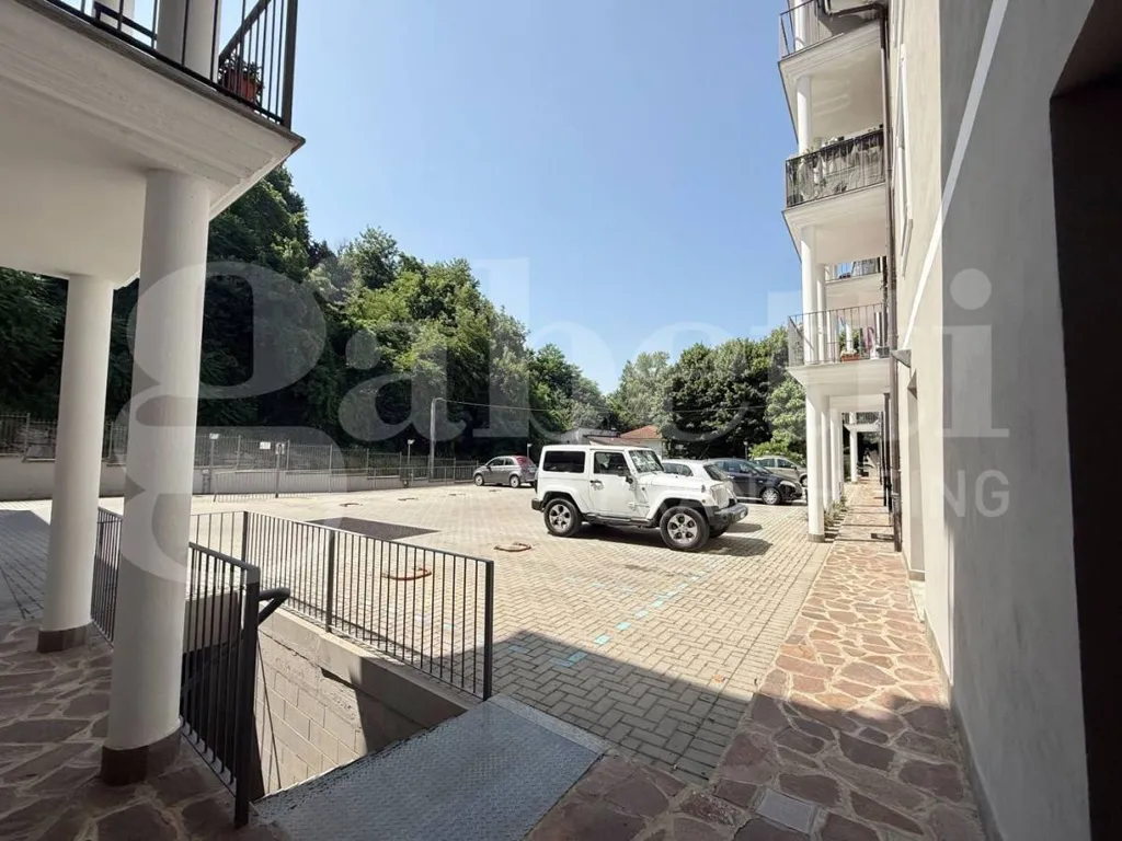 Garage - Bright Mansard Apartment in Bra