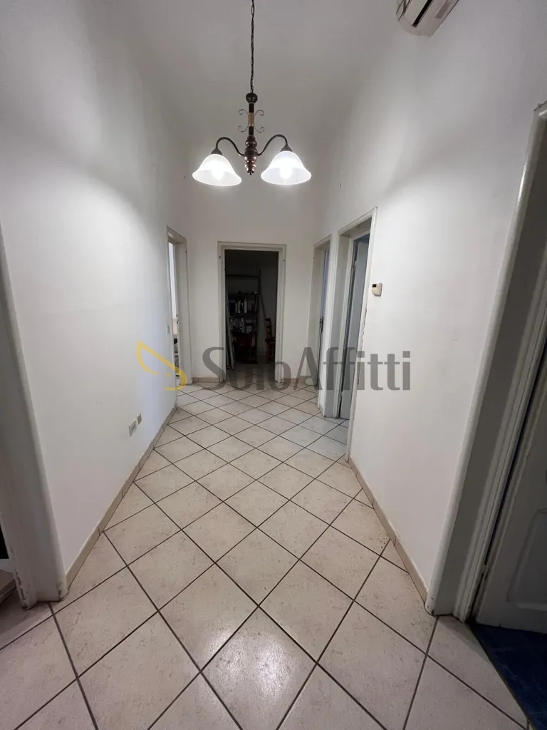Esik - Studio in Shared Flat with Balcony in Viale Redi