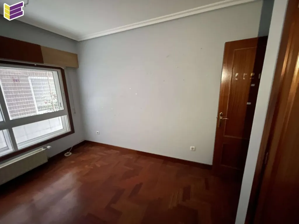 Pièces - Apartment with Large Windows in Vigo