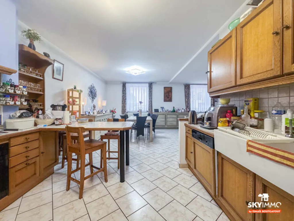 Köök - Spacious 3-Bedroom Apartment in Juprelle