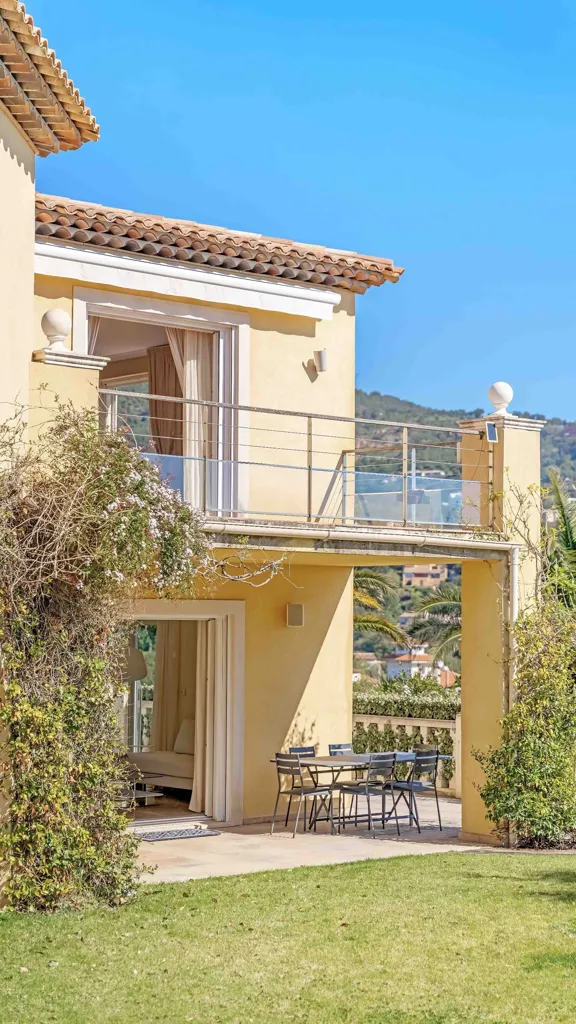 Exterior - Luxury Villa with Pool and Sea View in Grimaud