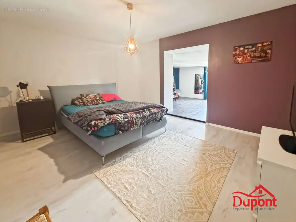 Bedrooms - Charming House with Garden in Raismes