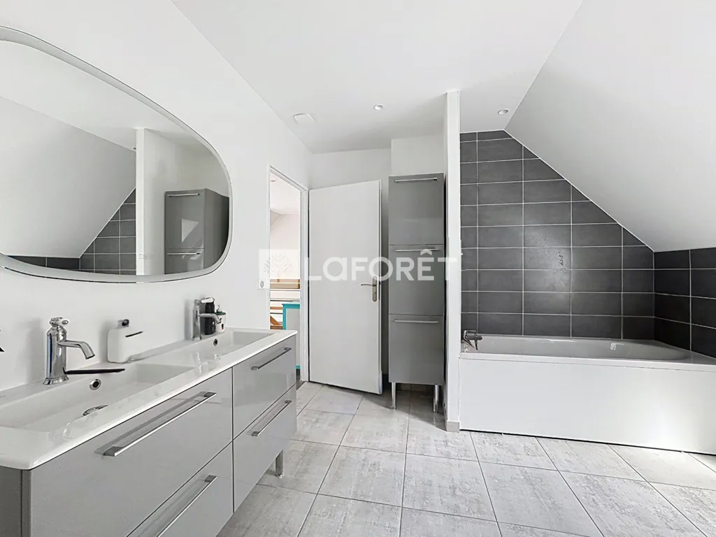 Salles de bain - Maison avec vue dégagée et terrasse à Vernon