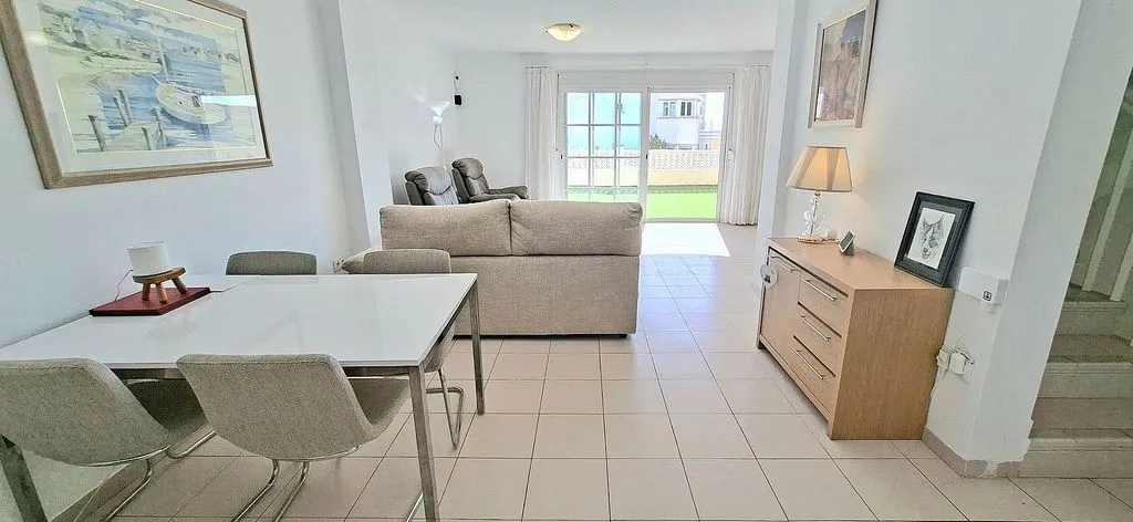 Söögituba - Semi-Detached Villa with Pool in Chayofa