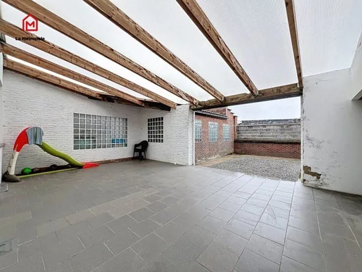 Garaaž - House with Cellar and Terrace in Semi-Detached Setting