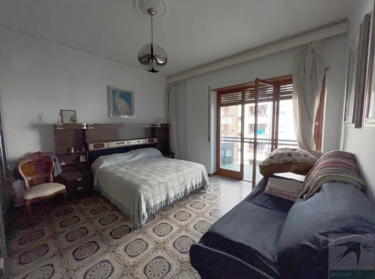 Chambres - Spacious Apartment with Dual Entrance in Rende