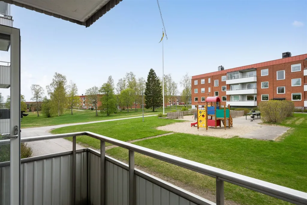 Rõdu - Light and Spacious Flat with Balcony in Murberget