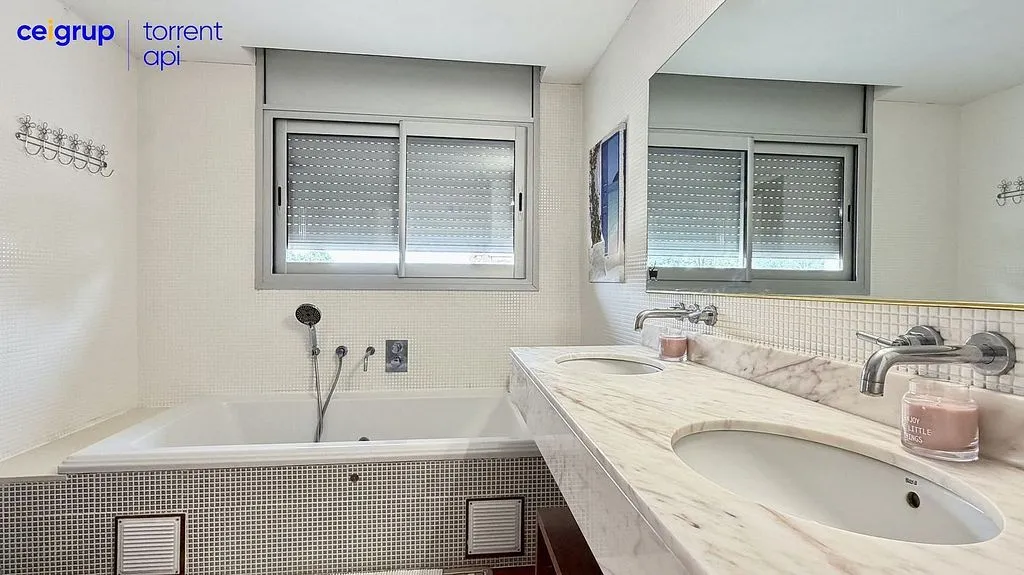 Salles de bain - Luxury Detached House with Pool in L'Escala
