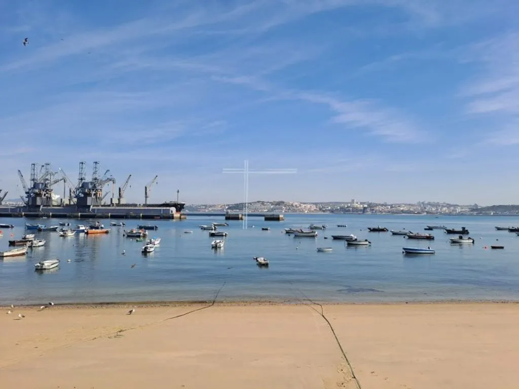 Development Land with River View in Trafaria