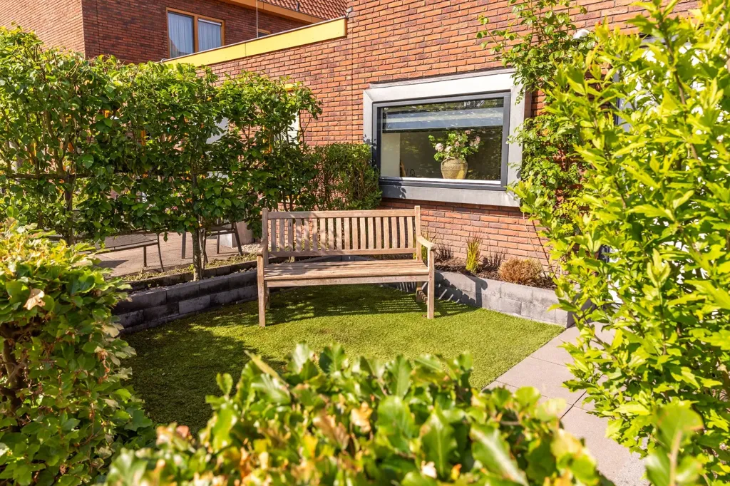 Aed - Semi-Half Corner House with Veranda in Kesteren