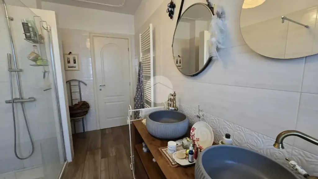 Salles de bain - Rustic Villa with Private Garden in San Benigno Canavese