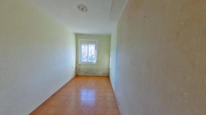 Rooms - Bright Apartment with Balcony in Barcelona