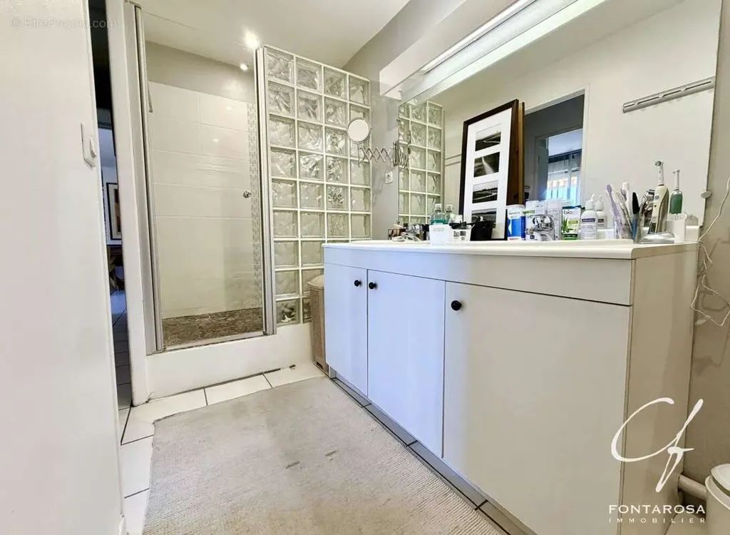 Salles de bain - Appartement 3 Pièces avec Piscine à Saint-Raphaël