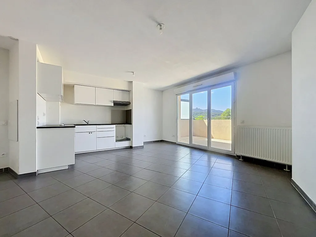 Köök - 3-Bed Apartment with Terrace in Gardanne