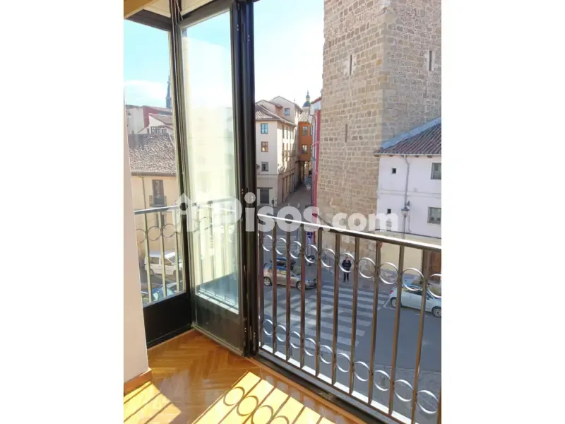Balcony - Spacious Apartment with Balcony in Plaza Mayor Area
