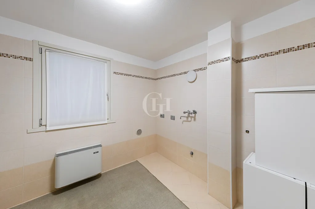 Salles de bain - Modern Villa with Lake View in Polpenazze