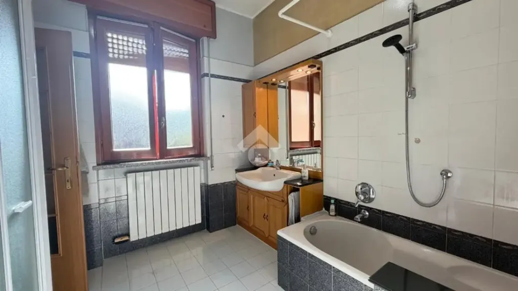 Vannitoad - Spacious Apartment with Private Balcony in Seregno
