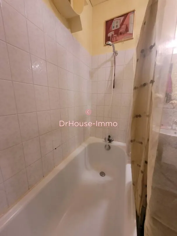 Salles de bain - T1 avec Cour Intérieure au Cœur de Bordeaux