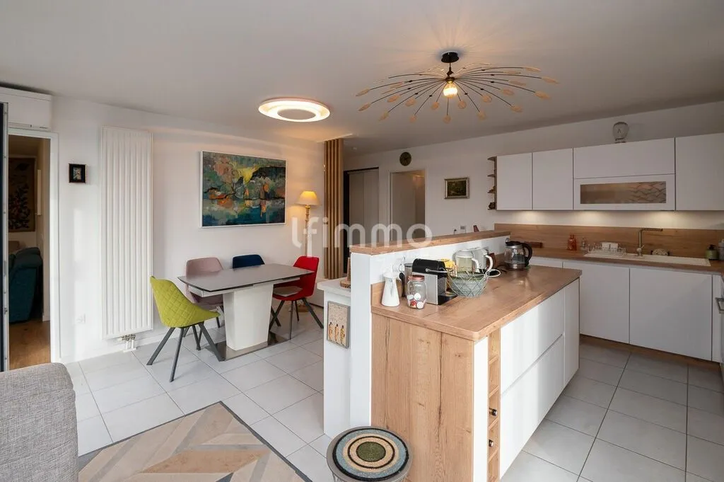Kitchen - Attic Apartment with Large Terrace in Schiltigheim